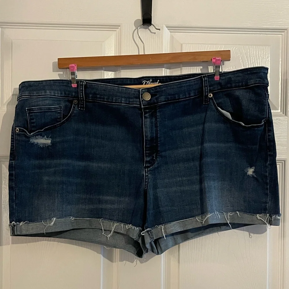 Universal Thread Shorts - Picture 1 of 3